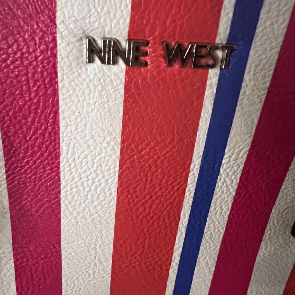 Beautiful striped Nine West purse - Picture 3 of 12